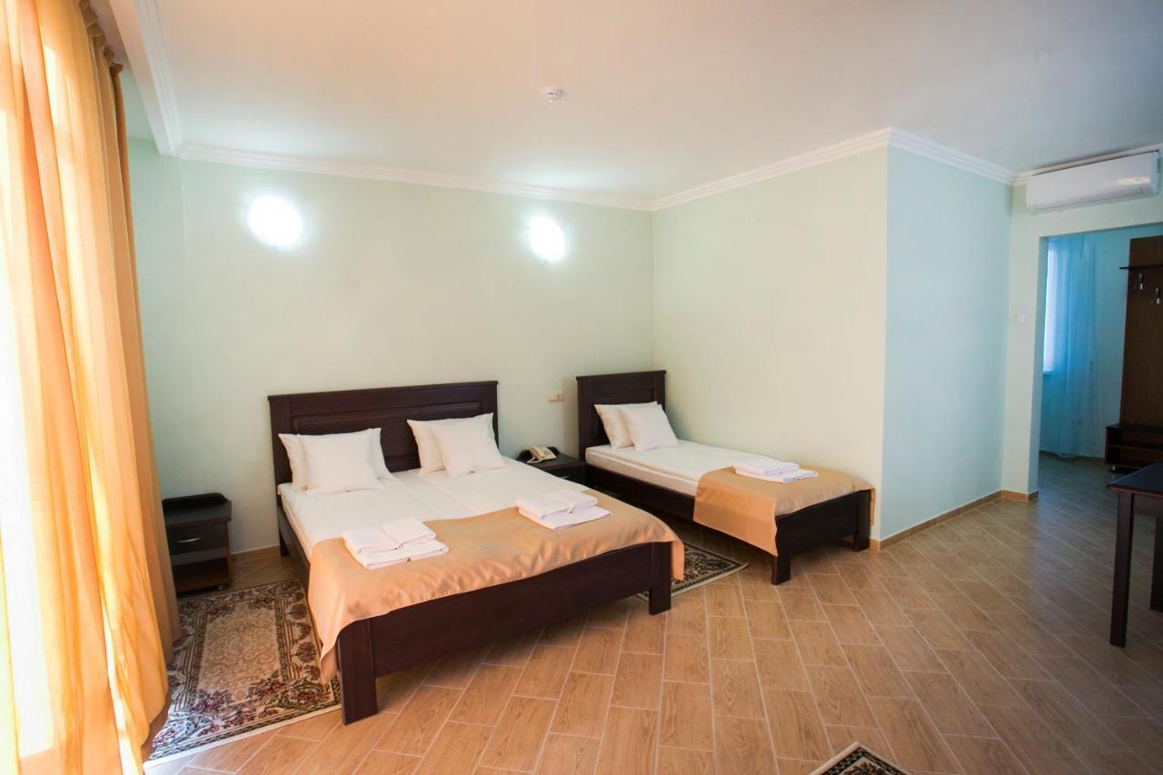 Hotel Acra Szuhumi Kültér fotó