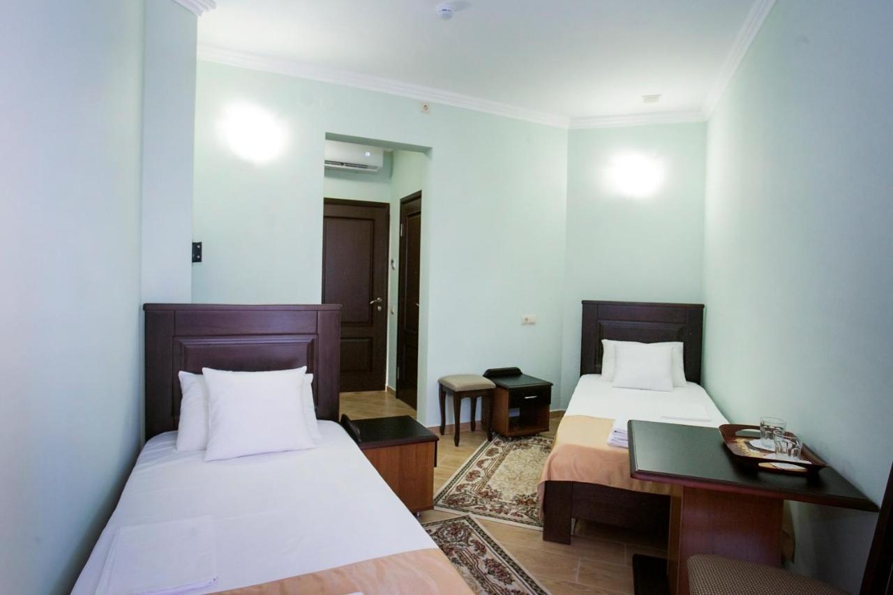 Hotel Acra Szuhumi Kültér fotó