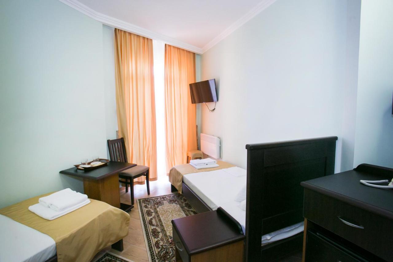 Hotel Acra Szuhumi Kültér fotó