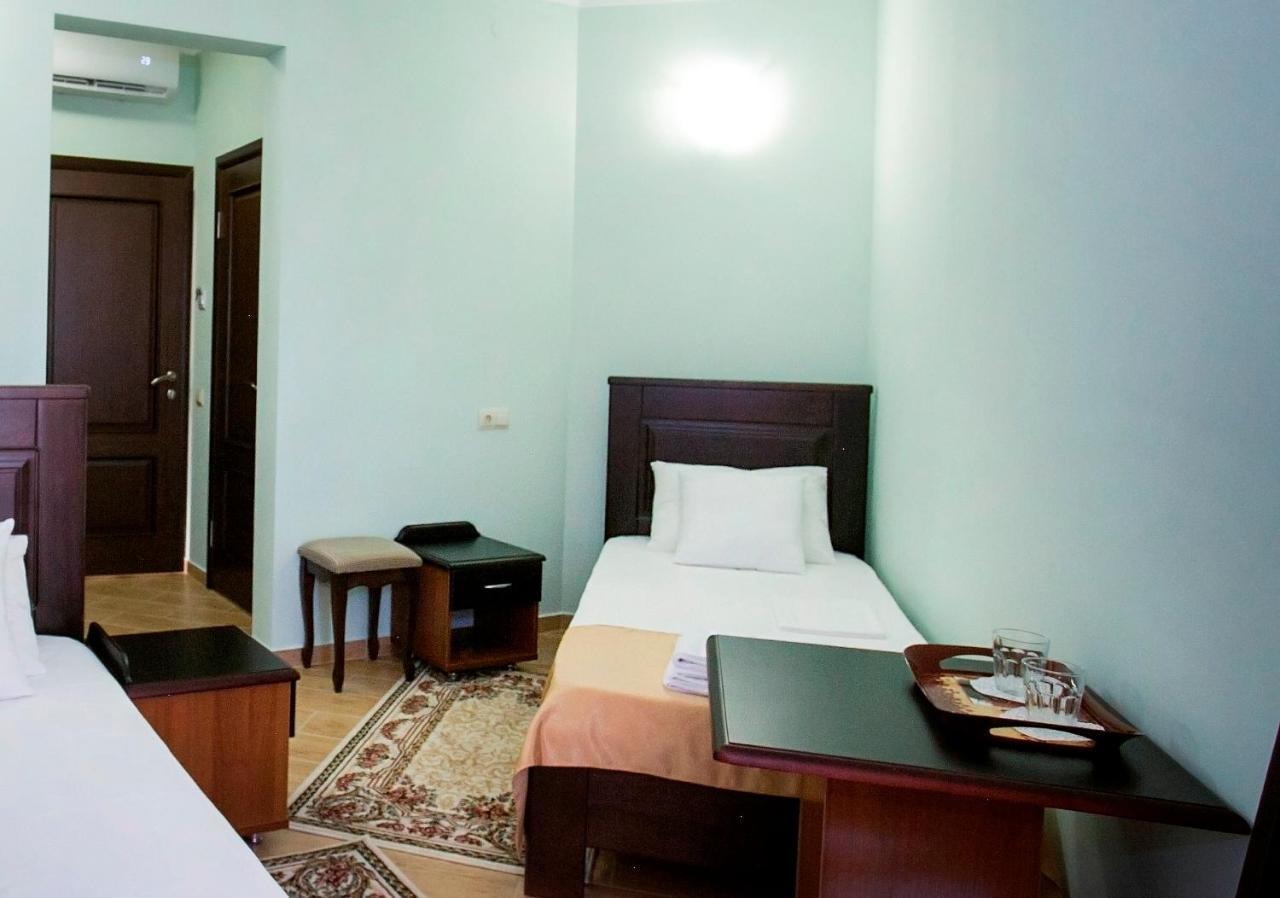 Hotel Acra Szuhumi Kültér fotó